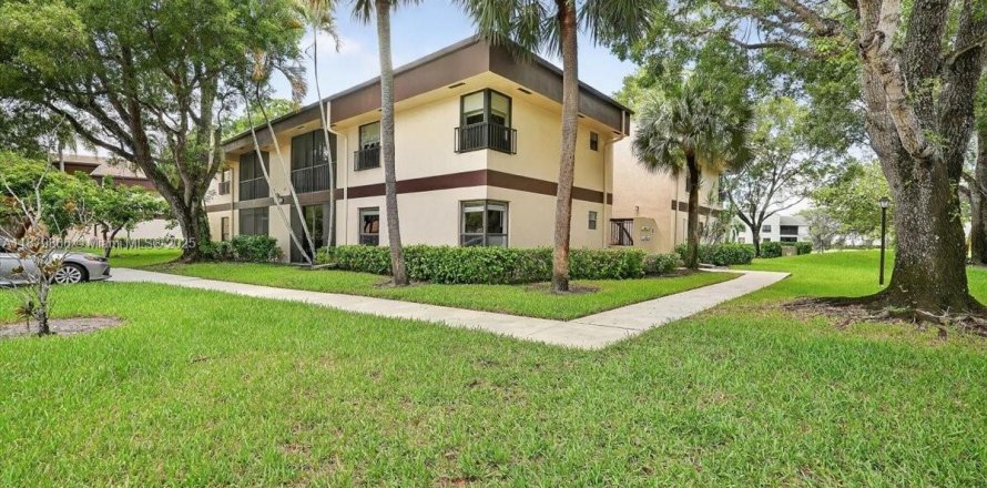 Condo in Coconut Creek, Florida, 2 bedrooms  № 1921424
