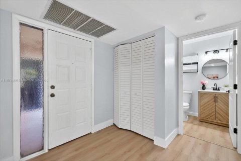 Condo in Coconut Creek, Florida, 2 bedrooms  № 1921424 - photo 3