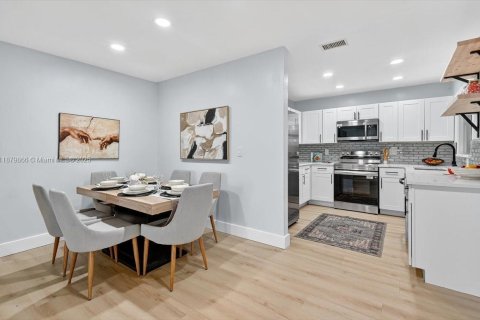 Condo in Coconut Creek, Florida, 2 bedrooms  № 1921424 - photo 10