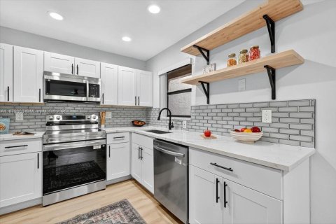 Condo in Coconut Creek, Florida, 2 bedrooms  № 1921424 - photo 7