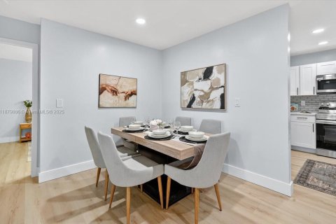 Condo in Coconut Creek, Florida, 2 bedrooms  № 1921424 - photo 11