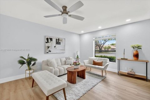 Condo in Coconut Creek, Florida, 2 bedrooms  № 1921424 - photo 5