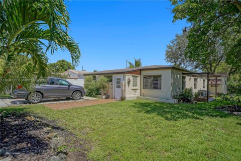 House in North Miami Beach, Florida 3 bedrooms, 134.89 sq.m. № 1791004 - photo 22