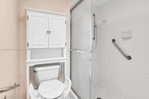 Condo in Pembroke Pines, Florida, 2 bedrooms  № 2051482 - photo 23