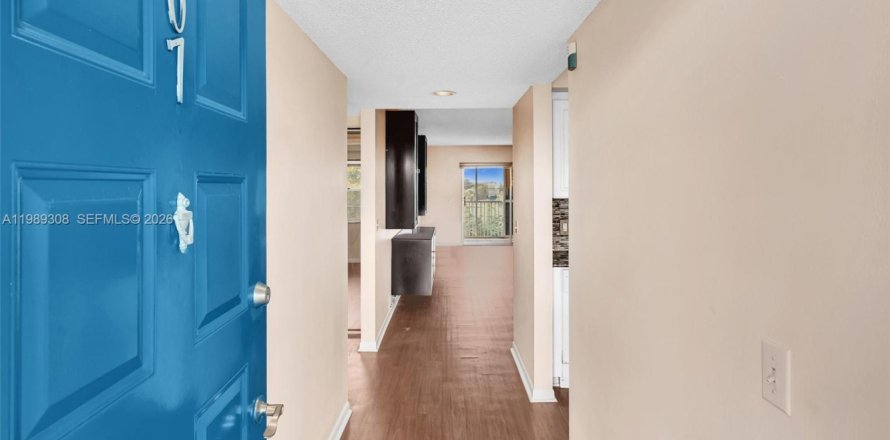 Condo in Pembroke Pines, Florida, 2 bedrooms  № 2051482