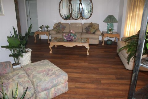 Casa en venta en West Palm Beach, Florida, 3 dormitorios, 173.63 m2 № 1998677 - foto 3