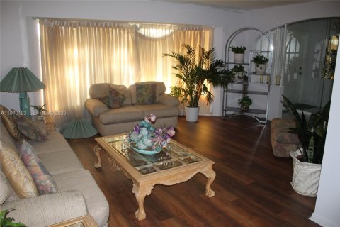 Casa en venta en West Palm Beach, Florida, 3 dormitorios, 173.63 m2 № 1998677 - foto 4