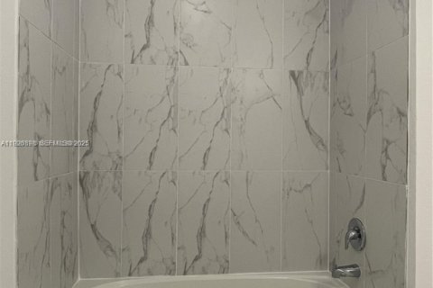 Снять в аренду таунхаус в Флорида-Сити, Флорида 3 спальни, 136.01м2, № 1985927 - фото 9