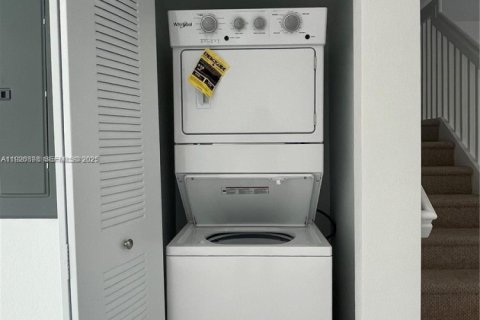 Снять в аренду таунхаус в Флорида-Сити, Флорида 3 спальни, 136.01м2, № 1985927 - фото 7