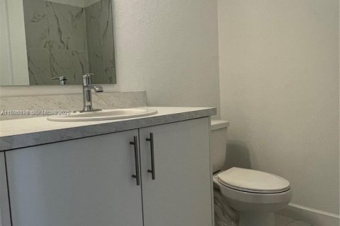 Снять в аренду таунхаус в Флорида-Сити, Флорида 3 спальни, 136.01м2, № 1985927 - фото 8