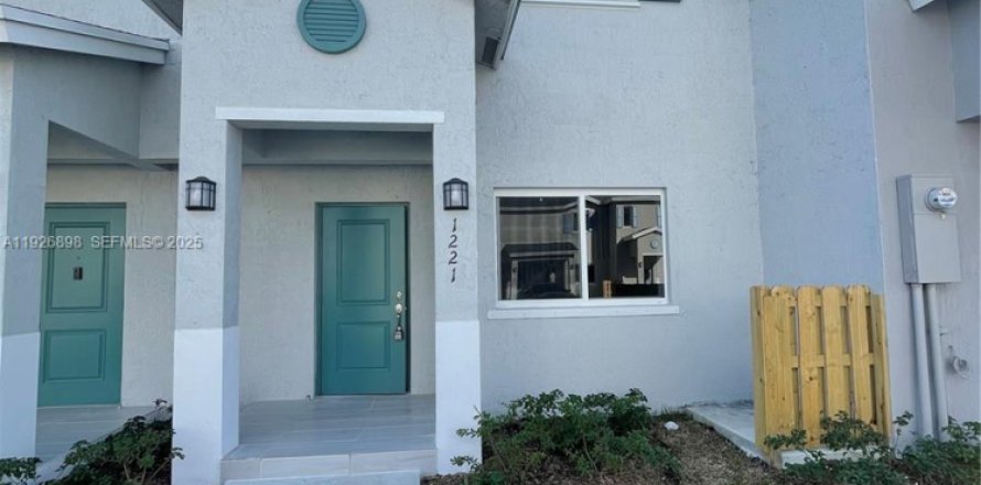 Таунхаус в Флорида-Сити, Флорида 3 спальни, 136.01м2 № 1985927