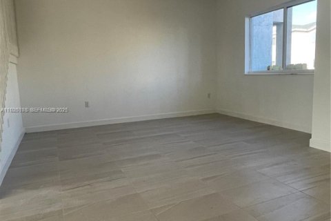 Снять в аренду таунхаус в Флорида-Сити, Флорида 3 спальни, 136.01м2, № 1985927 - фото 5