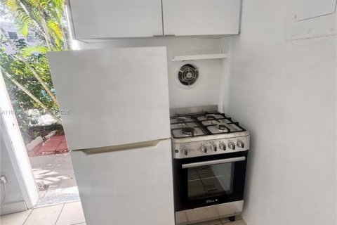 Casa en alquiler en Coral Gables, Florida, 1872.17 m2 № 2033213 - foto 3