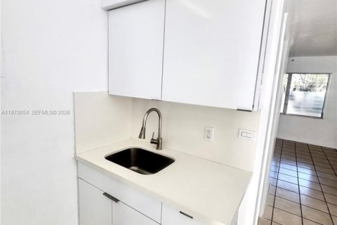 Casa en alquiler en Coral Gables, Florida, 1872.17 m2 № 2033213 - foto 2