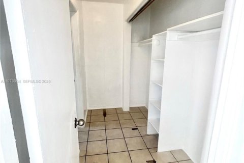 Casa en alquiler en Coral Gables, Florida, 1872.17 m2 № 2033213 - foto 6