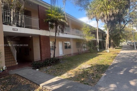 Casa en alquiler en Coral Gables, Florida, 1872.17 m2 № 2033213 - foto 8