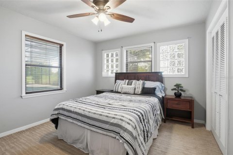 Casa en venta en Deltona, Florida, 3 dormitorios, 195.19 m2 № 2312329 - foto 18