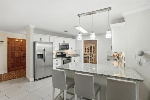 Casa en venta en Deltona, Florida, 3 dormitorios, 195.19 m2 № 2312329 - foto 8