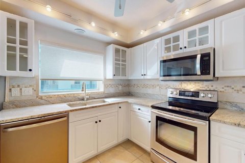 Condo in New Smyrna Beach, Florida, 3 bedrooms  № 973423 - photo 10