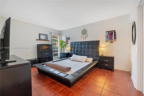 Condo in Miami, Florida, 3 bedrooms  № 1713285 - photo 11