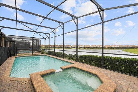 House in Kissimmee, Florida 9 bedrooms, 407.93 sq.m. № 1776641 - photo 27