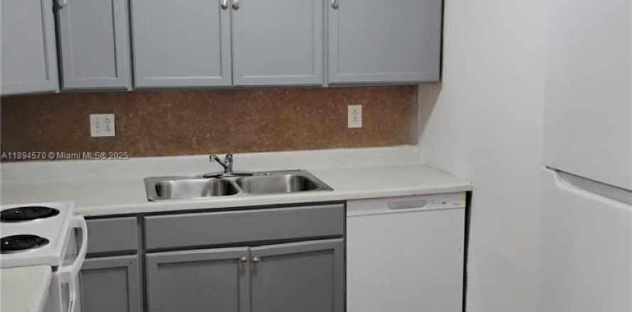 Condominio en Lauderhill, Florida, 1 dormitorio  № 1964082