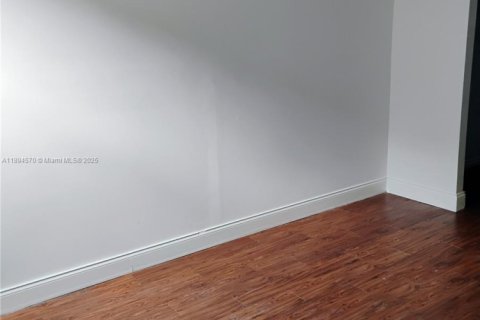Condominio en venta en Lauderhill, Florida, 1 dormitorio, 74.32 m2 № 1964082 - foto 7