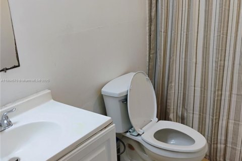 Condominio en venta en Lauderhill, Florida, 1 dormitorio, 74.32 m2 № 1964082 - foto 9