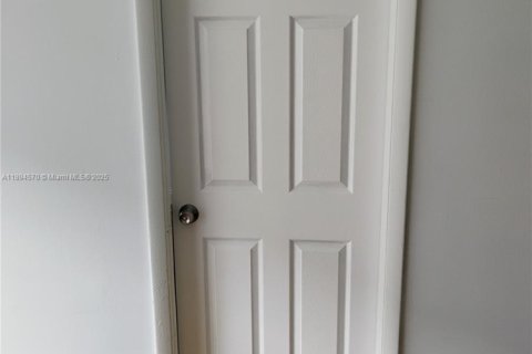 Condominio en venta en Lauderhill, Florida, 1 dormitorio, 74.32 m2 № 1964082 - foto 6