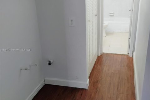 Condominio en venta en Lauderhill, Florida, 1 dormitorio, 74.32 m2 № 1964082 - foto 8