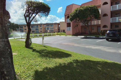 Condo in Sunrise, Florida, 1 bedroom  № 1971715 - photo 3