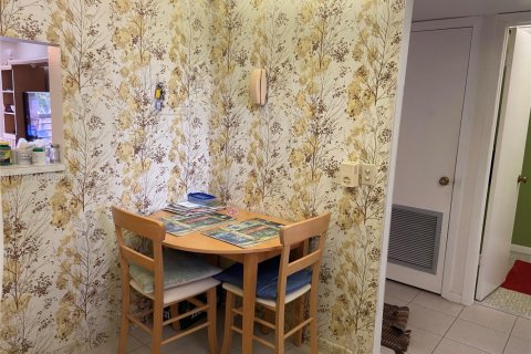 Condo in Sunrise, Florida, 1 bedroom  № 1971715 - photo 15