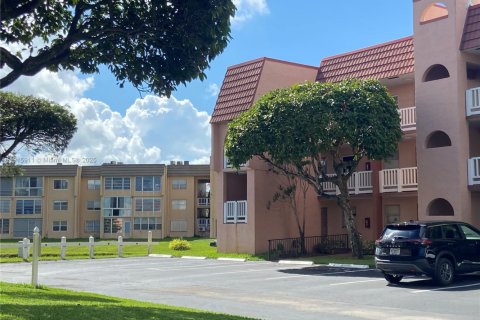 Condo in Sunrise, Florida, 1 bedroom  № 1971715 - photo 2