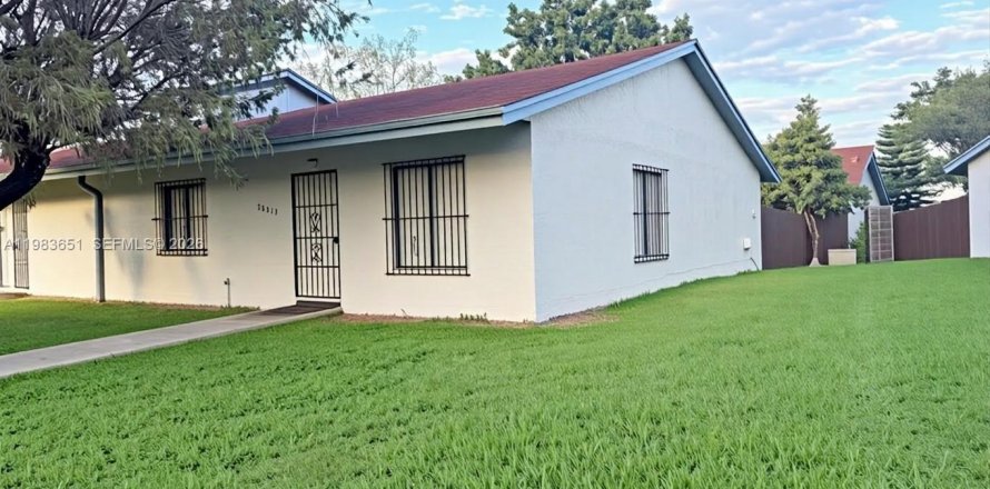 Adosado en Homestead, Florida 3 dormitorios, 105.91 m2 № 2047945