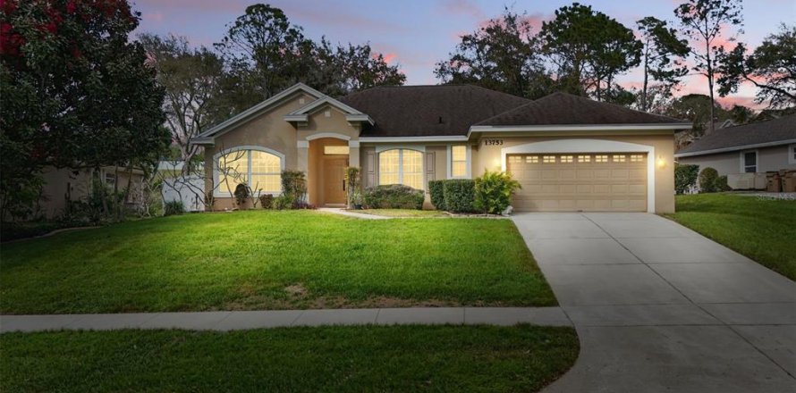 House in Clermont, Florida 3 bedrooms, 181.72 sq.m. № 1526760