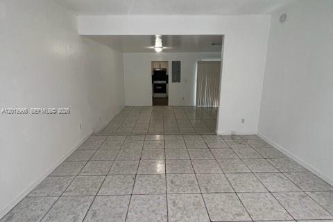 Touwnhouse à louer à Miami, Floride: 3 chambres, 150.5 m2 № 2076039 - photo 7