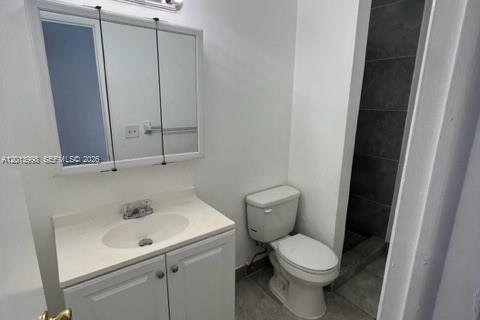 Touwnhouse à louer à Miami, Floride: 3 chambres, 150.5 m2 № 2076039 - photo 10