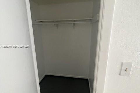 Touwnhouse à louer à Miami, Floride: 3 chambres, 150.5 m2 № 2076039 - photo 9
