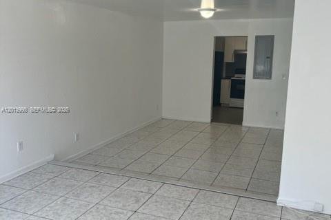 Touwnhouse à louer à Miami, Floride: 3 chambres, 150.5 m2 № 2076039 - photo 2