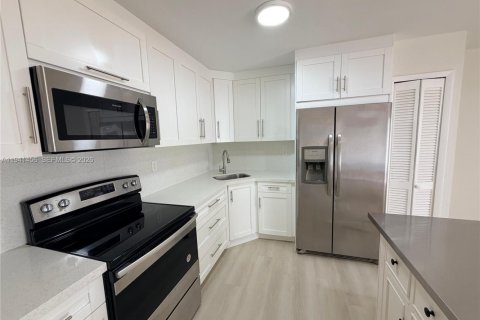 Touwnhouse à vendre à Miami, Floride: 3 chambres, 141.49 m2 № 2059742 - photo 10