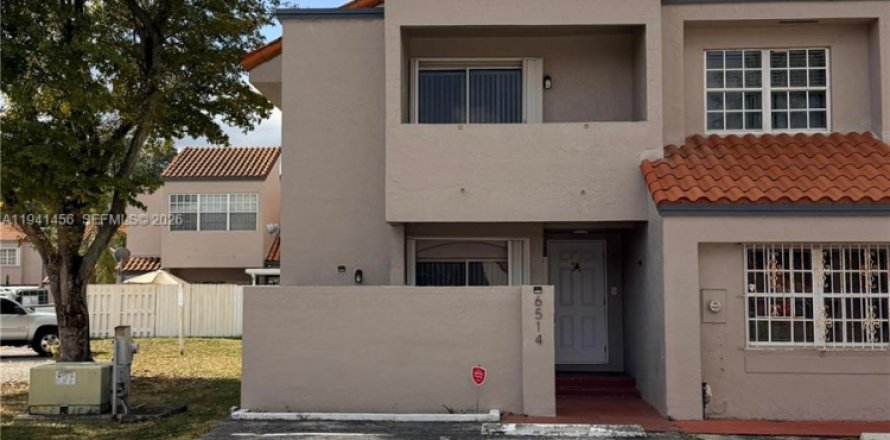 Touwnhouse à Miami, Floride 3 chambres, 141.49 m2 № 2059742