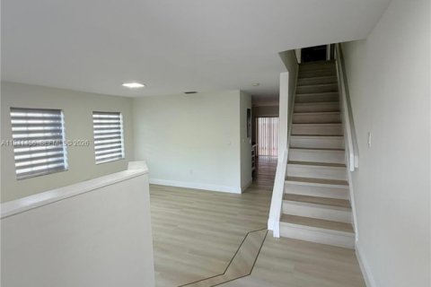 Touwnhouse à vendre à Miami, Floride: 3 chambres, 141.49 m2 № 2059742 - photo 7