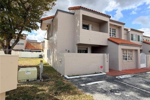 Touwnhouse à vendre à Miami, Floride: 3 chambres, 141.49 m2 № 2059742 - photo 18