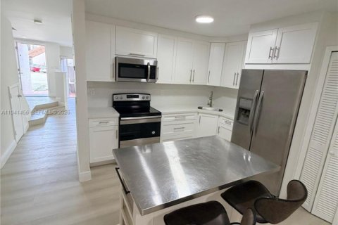 Touwnhouse à vendre à Miami, Floride: 3 chambres, 141.49 m2 № 2059742 - photo 8