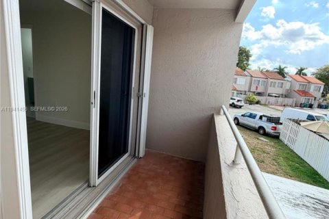 Touwnhouse à vendre à Miami, Floride: 3 chambres, 141.49 m2 № 2059742 - photo 12