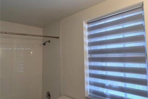 Touwnhouse à vendre à Miami, Floride: 3 chambres, 141.49 m2 № 2059742 - photo 16