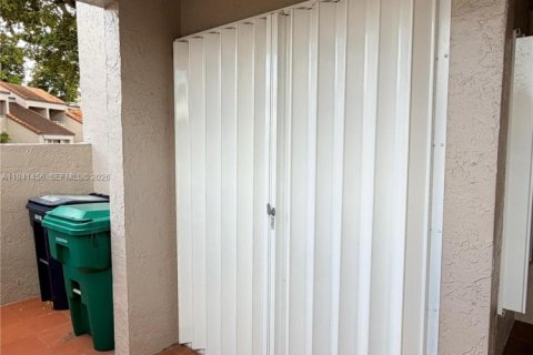 Touwnhouse à vendre à Miami, Floride: 3 chambres, 141.49 m2 № 2059742 - photo 13