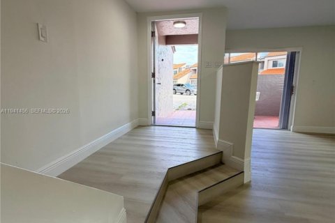 Touwnhouse à vendre à Miami, Floride: 3 chambres, 141.49 m2 № 2059742 - photo 22