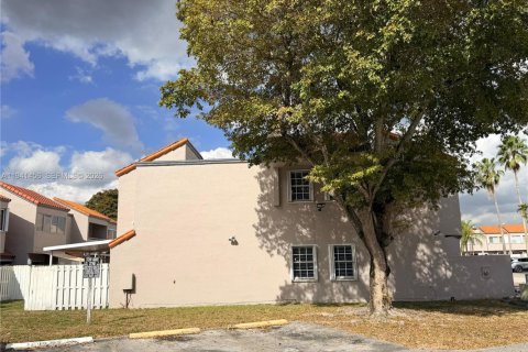 Touwnhouse à vendre à Miami, Floride: 3 chambres, 141.49 m2 № 2059742 - photo 21