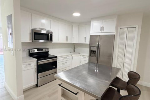 Touwnhouse à vendre à Miami, Floride: 3 chambres, 141.49 m2 № 2059742 - photo 9